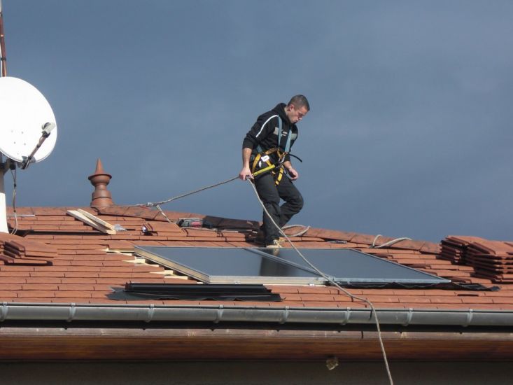 Pose de Panneaux solaires pour eau chaude sanitaire à Bourgoin dans le 338